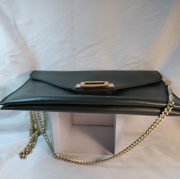 Forest green handbag with gold chain strap - Picture 6 of 7
